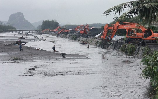 Nhiều[-]máy[-]móc,[-]thiết[-]bị,[-]tài[-]sản[-]của[-]ngành[-]than[-]bị[-]hư[-]hỏng